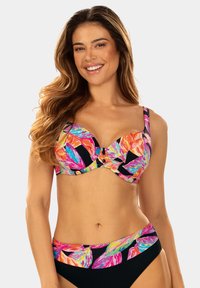 Zestaw bikini z wyściełanym, wielokolorowym wzorem liści z czarnymi akcentami. Góra ma wsparcie w postaci fiszbin i regulowane ramiączka.