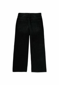 Czarne szerokie spodnie z korduroju z wysokim stanem, dwiema tylnymi kieszeniami i miękką teksturą. Materiał jest gładki z widocznymi prążkami.