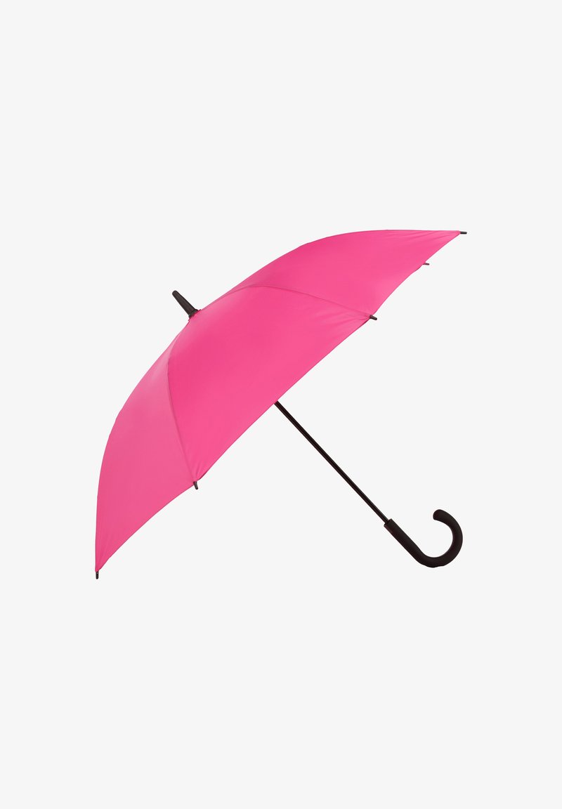 Otwarty różowy parasol z czarnym zakrzywionym uchwytem i metalowym trzpieniem, na białym tle.