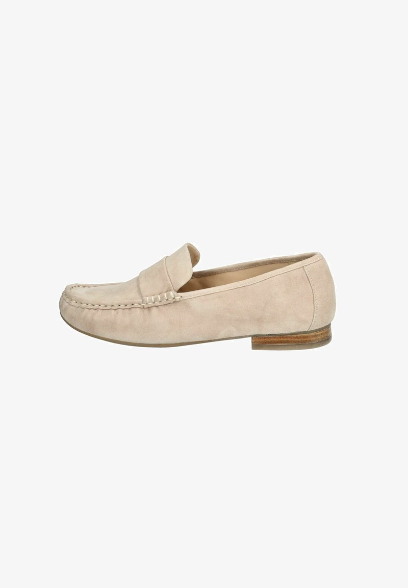 Béžové suede mokasíny s kulatou špičkou a dekoračním prošitím. Nízký dřevěný podpatek a hladká vnitřní podšívka. Klasický design.