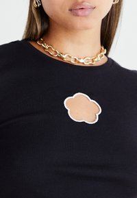 Noisy May NMSTINE CUT OUT - Μπλουζάκι με στάμπα - black/flower cut out