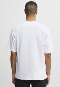 11 Project PRAndre - T-shirts - white
