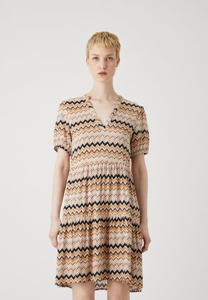 ONLNOVA LIFE THEA DRESS - Hverdagskjole - inca gold