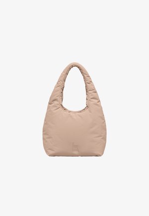 Sac cabas beige rembourré avec une poignée supérieure arrondie et un logo discret embossé au centre avant.