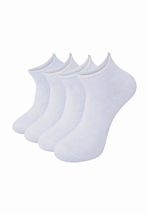 Cztery pary białych skarpetek do kostki z subtelnym, pastelowym obszyciem przy ściągaczu, ułożone w schludny rząd na białym tle.