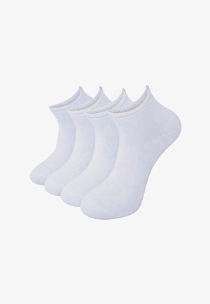 Cztery pary białych skarpetek do kostki z subtelnym, pastelowym obszyciem przy ściągaczu, ułożone w schludny rząd na białym tle.