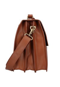 Borsa a mano in pelle marrone con un design strutturato, dotata di una patta pieghevole e di una tracolla rimovibile. Dettagli in hardware dorato.