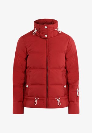 Rode pufferjas met hoge kraag, ritssluiting en verstelbare trekkoorden. Voorzien van zijzakken en witte hardware accenten.