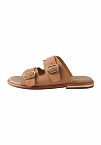 Sandaler i tan læder med to justerbare stropper og gyldne spænder, en glat sål og en flad brun sål med en gylden accent.