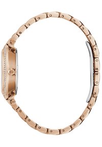 Rosaguld klocka med rektangulärt hölje, silverdetaljer och en kristalldekoration. Armband av bansk typ med rundade länkar och en polerad yta.