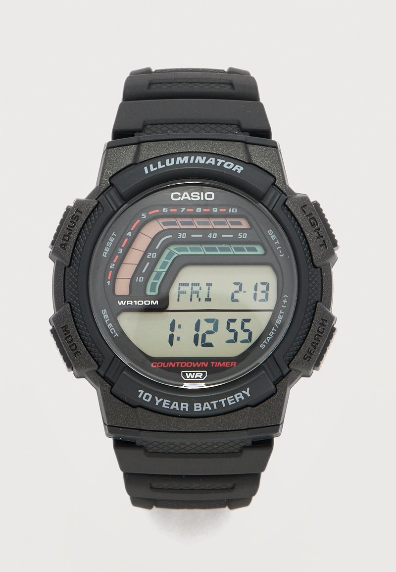 Montre Casio numérique avec bracelet noir, affichant la date vendredi 13-2, l'heure 1:12:55, minuteur décompte, étanche jusqu'à 100 m, batterie de 10 ans.