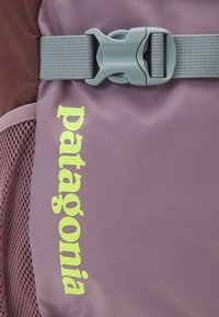 Patagonia REFUGITO DAY PACK 18L UNISEX - Nahrbtnik - stormy mauve