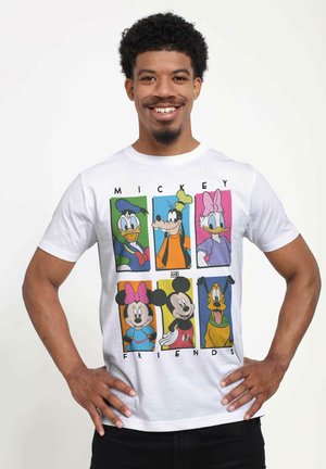 T-shirt bianco in cotone con pannelli di cartoni animati colorati di Topolino e dei suoi amici, con un design a lettere cubitali e grafiche vivaci dei personaggi.