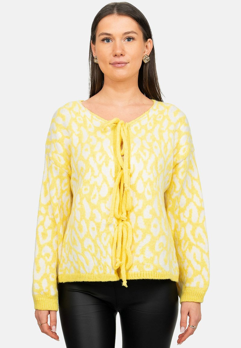 Geel gebreide trui met een luipaardprint, V-hals met trekkoord en lange mouwen. Zachte textuur en losse pasvorm.