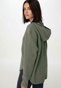 hessnatur RELAXED - Felpa in pile - oliv