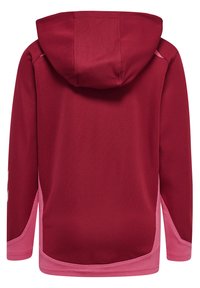Röd huvtröja i ett strukturerat tyg. Har rosa detaljer längs sidorna och ärmarna, samt en avslappnad, längre siluett.