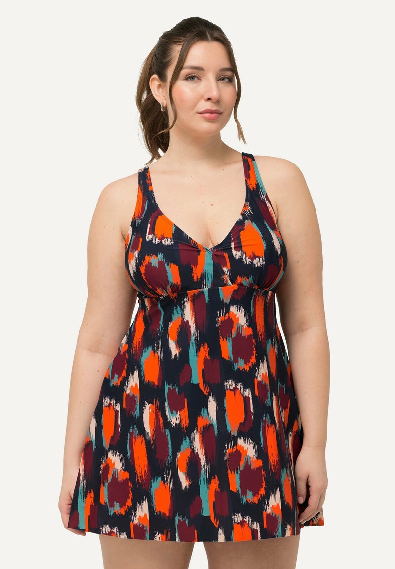 Robe multicolore avec un décolleté en V, des bretelles larges et un motif abstrait dans des teintes d'orange, de teal, de bordeaux et de crème.