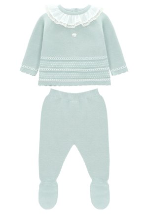 Conjunto de bebé tejido en verde menta suave con camiseta de manga larga con cuello de encaje blanco y pantalones con pies a juego.