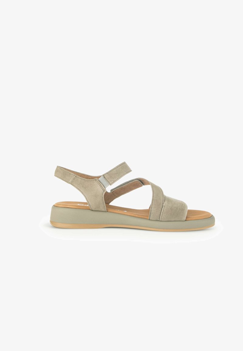 Beige ruskind sandal med åben tå, justerbar ankelrem og polstret sål, designet til afslappet brug.