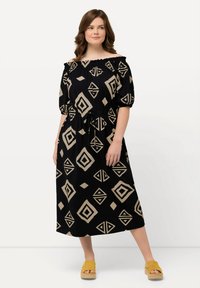 Ulla Popken Vapaa-ajan mekko - black