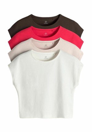 Vier tops met korte mouwen en ronde hals gestapeld, kleuren van voor naar achter: wit, lichtroze, rood en donkerbruin.