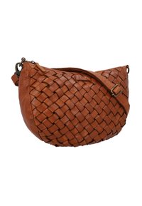Braune Lederhandtasche mit gewebtem Design, halbkreisförmiger Form, Reißverschluss und einem verstellbaren Schultergurt.
