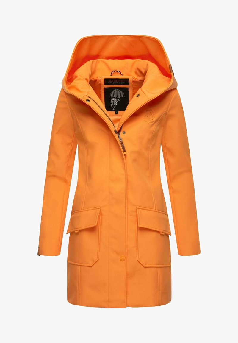 Imperméable orange pour femmes avec capuche, fermeture éclair à l'avant et boutons-pression, deux grandes poches avant à rabat, et étiquette intérieure visible avec logo parapluie.