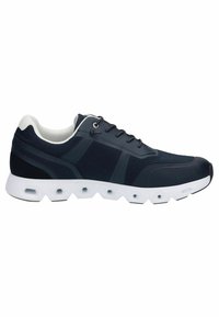 Herren-Laufschuhe mit einem Obermaterial aus navyfarbenem Mesh, grauen Akzenten und einer weißen Gummisohle mit hexagonalen Ausschnitten für besseren Halt.