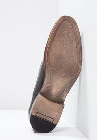 Pier One Derbies & Richelieus - black