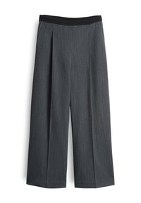 Pantalon large gris foncé à fines rayures avec taille élastique noire, devant plat et sans fermetures ni poches visibles.