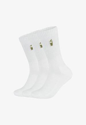 Tre hvide sejl-sokker med ribbet tekstur og lille broderet is-kaffekop nær øverste kant, vist side om side.