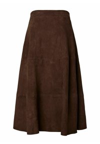 Gonna in suede marrone con design svasato, caratterizzata da una texture liscia e una vita strutturata. Cuciture semplici creano una silhouette pulita ed elegante.