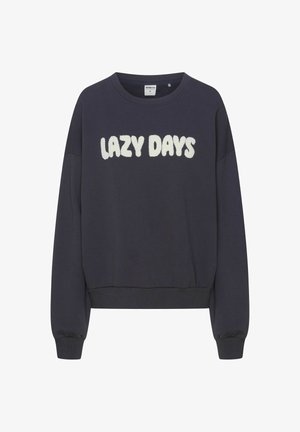 Granatowy sweatshirt z teksturowanym białym napisem "LAZY DAYS" z przodu. Posiada okrągły dekolt, długie rękawy oraz ściągacze przy mankietach i u dołu.