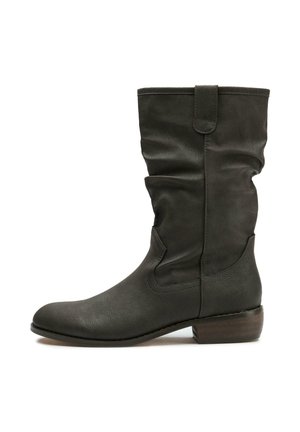 Boots - brown