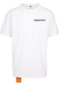 White cotton t-shirt with short sleeves, featuring a small black logo on the chest and a contrasting orange tag at the hem.