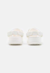 Crocs CLASSIC HIKER UNISEX - Sandaalit nilkkaremmillä - white