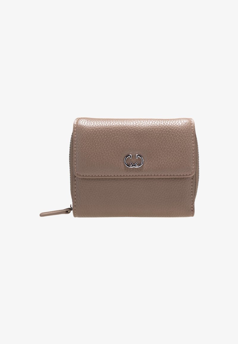 Cartera snap en cuero texturizado color topo con un acento metálico del logotipo. Cuenta con un cierre de cremallera en un lado y una solapa plegable.