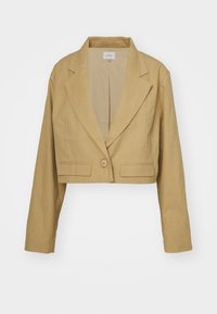Krótkie marynarka z jasnobrązowego lnu z pojedynczym zapięciem na guzik, klapami z wycięciem i białym przeszyciem na przedzie i kieszeniach.