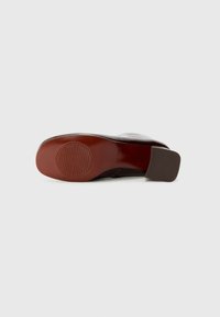 Chie Mihara MUKI - Bottines compensées - sucre choco