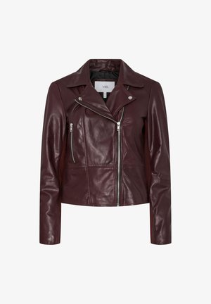 Burgunderrote Leder-Motorradjacke mit cropped Passform, breiten Revers, doppelten vorderen Reißverschlusstaschen, silbernen Beschlägen und strukturierter Oberfläche.