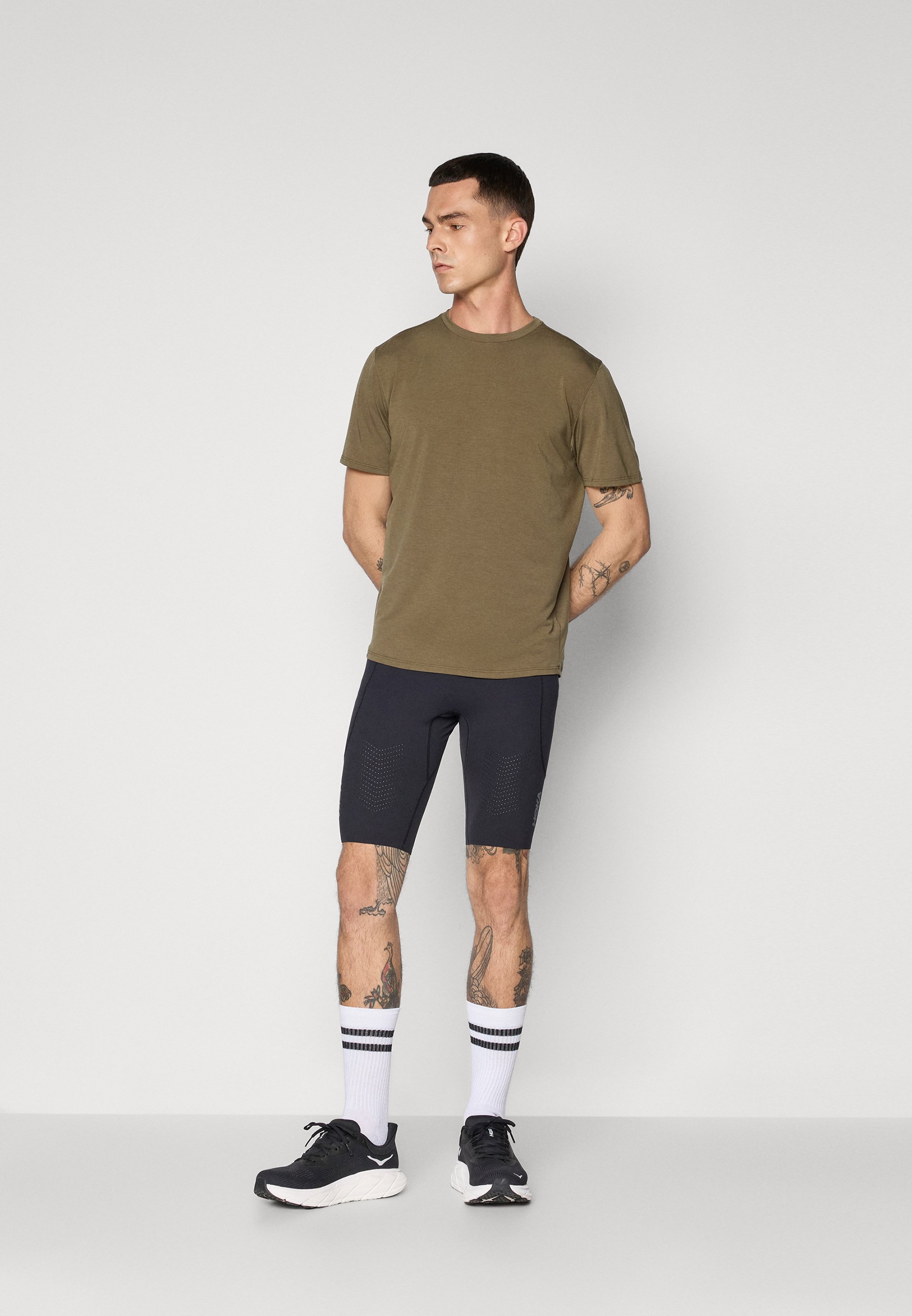 HOKA SKYBREEZE HALF - Short running tights - black - Zalando.co.uk