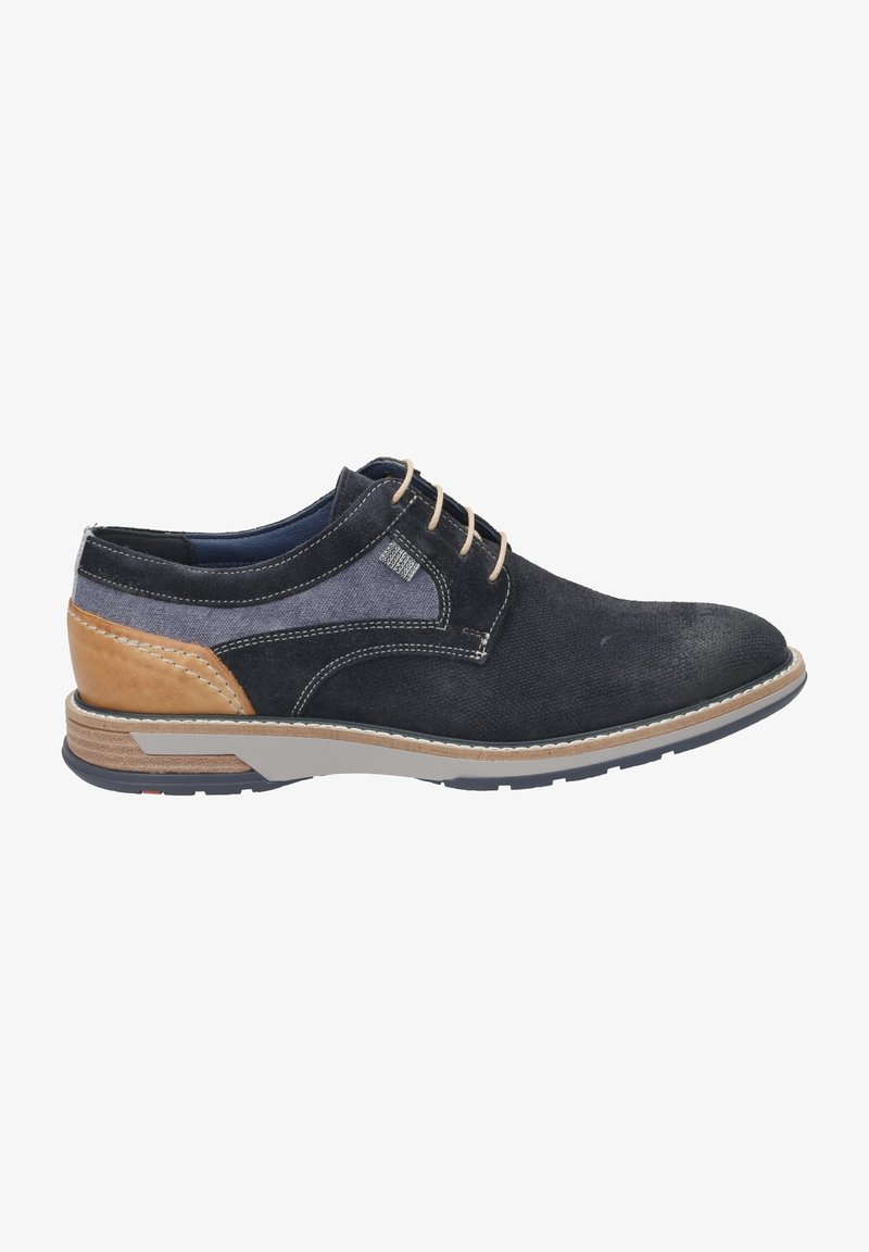 Chaussure à lacets pour homme en tissu noir et gris avec détail de talon en cuir marron clair et coutures blanches sur une semelle gris clair.