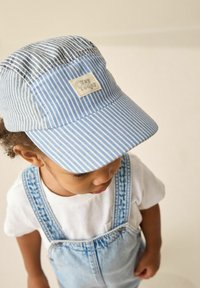 Thumbnail Image 6
