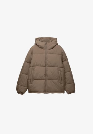 Taupe-farbene, gepolsterte Jacke mit Frontreißverschluss, abnehmbarer Kapuze, elastischen Bündchen und zwei seitlichen Reißverschlusstaschen, auf weißem Hintergrund präsentiert.