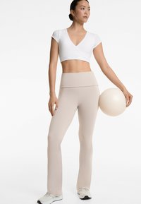 OYSHO RIB SOFT TOUCH CROSSOVER - T-shirt basic - white