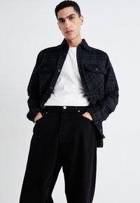 Only & Sons ONSFIVE BAGGY - Túlméretezett farmernadrág - black