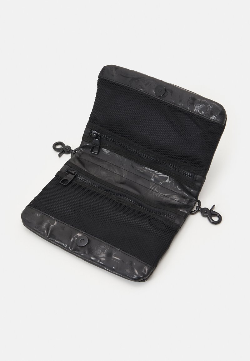 Damen Handtaschen | Versace Jeans Couture COATED BAROQUE UNISEX Umhängetasche black/schwarz - CO44066 Damen Handtaschen | Versace Jeans Couture COATED BAROQUE UNISEX Umhängetasche black/schwarz - CO44066