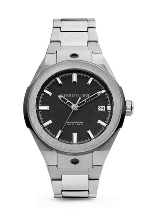 Reloj de acero inoxidable con un dial negro texturizado, marcadores de hora plateados, indicador de fecha a las 3 en punto y una pulsera de metal cepillado.