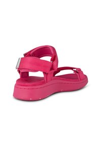 Rosa sandaler med justerbara tygremmar, vadderad sula och en tjock gummisula som har ett lätt prickigt mönster. Bakifrån visad.