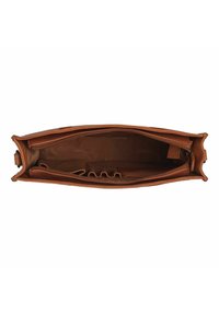 Borsa a tracolla in pelle marrone con zip superiore, dotata di un ampio interno, tasche organizzative e texture liscia. Nessun dettaglio esterno visibile.